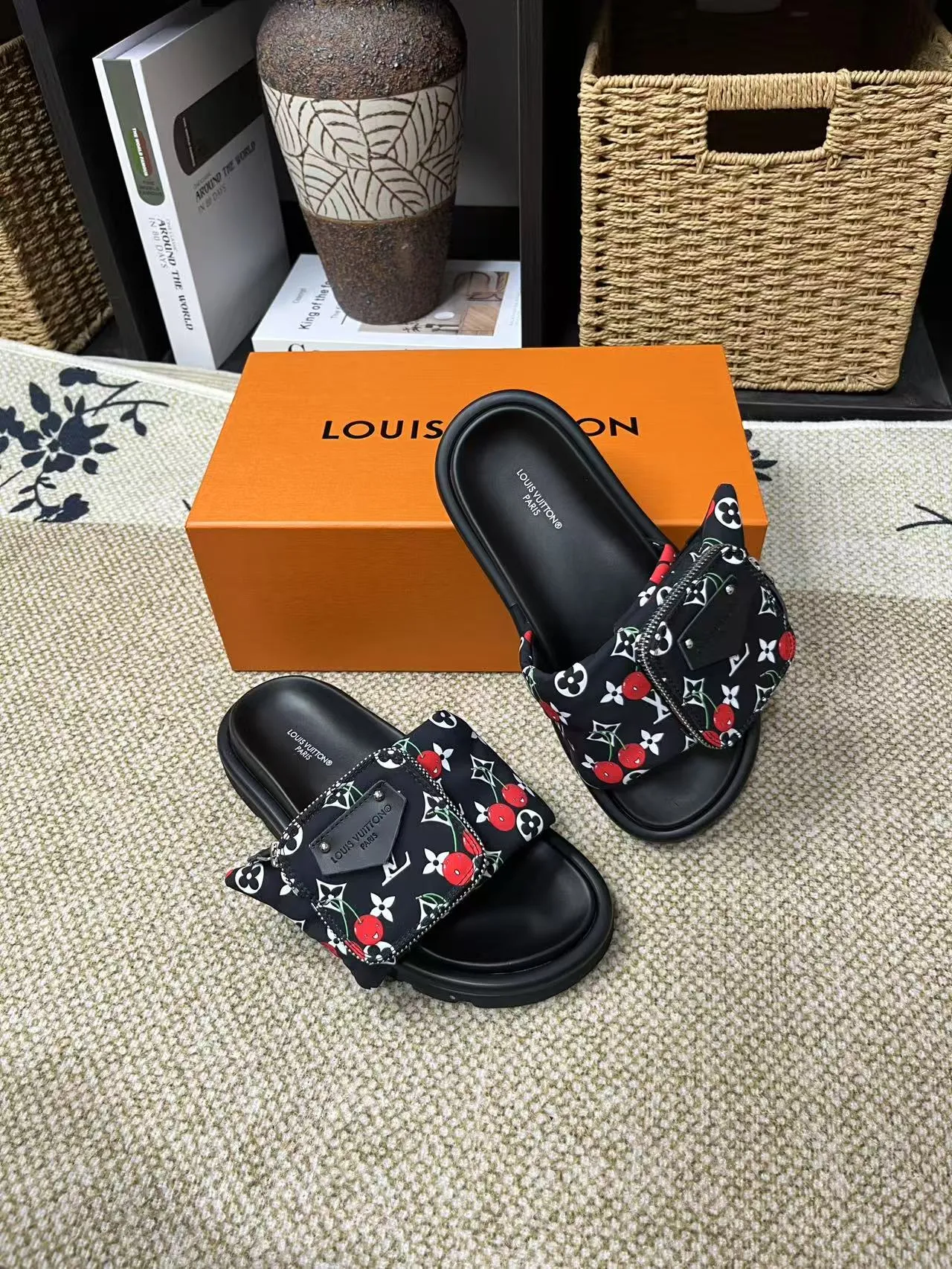 P380 yuan LV Louis Vuitton Full of high-end feel! A popular model among bloggers at home and abroad, it’s retro and fashionable, and looks stunning on your feet! Mainly recommended model on the official website★ ━━━━━ ЅᏇєєt ━━━━━ ▪️Upper: original calfskin ➕5D printing process ▪️Inner: imported mixed sheepskin ▪️Outsole: original molded foam outsole ▪️Size: Female 35-40 Men's 39-44 (women's 41 men's 45)